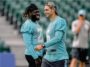  ?? TIM IRELAND / ASSOCIATED PRESS ?? Quarterbac­k Jay Cutler (right, with running back Jay Ajayi during practice for the recent game in London) says the Dolphins are still in a “good position” at 2-2 despite an offense that has totaled 37 points all season.