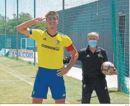  ?? E.S. ?? Manu Toledano celebra un gol con el juvenil del Cádiz.