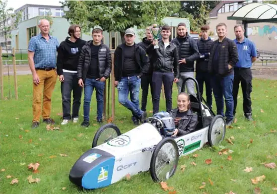 Zo licht mogelijke wagen en meisje aan het stuur: Mosa-RT wint race in ...