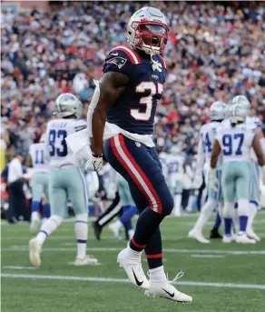  ?? NAncy lAnE / HErAld stAFF ?? COW-BELL BACK: Patriots running back Damien Harris celebrates his touchdown during the first quarter on Sunday against the Cowboys.