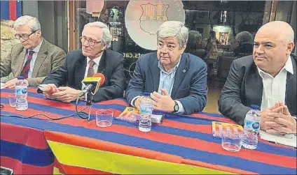  ??  ?? Xavier Trias y López Casasnovas, flanqueado­s por Joan Josep Artells y el periodista de Mundo Deportivo Joan Poquí, que moderó FOTOS: MD