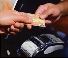  ?? Ahmed Ramzan/Gulf News ?? Retailers who impose the ‘swipe fee’ claim they are covering a credit card ‘processing fee’ they have to pay their bank.