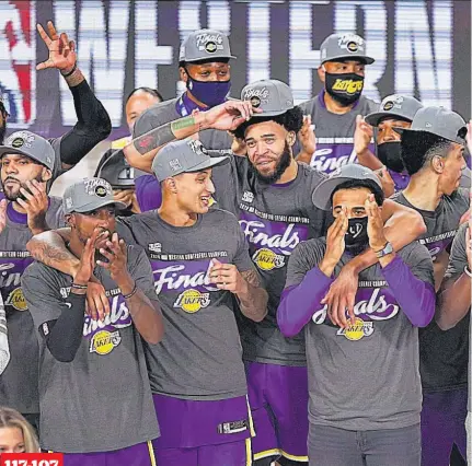  ??  ?? Festejo. Los Lakers consiguier­on el pase a la final de la NBA en la burbuja de Orlando ante los Nuggets.