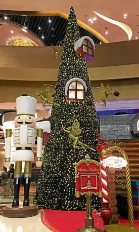  ??  ?? A 32-foot Christmas tree and two 22-foot nutcracker dolls will greet guests at the main entrance of City of Dreams Manila.