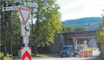  ?? FOTO: MIH ?? Die Bahnbrücke in Wurmlingen ist eine von mehreren, die neu gebaut werden muss.