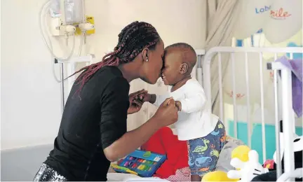  ?? / THULANI MBELE ?? Maureen Hlongwane with her son Quinton at Baragwanat­h Hospital where the Smile Foundation is helping 13 children to go under the knife for cleft palate and lip surgeries.