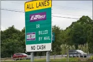 ?? ASSOCIATED PRESS FILE ?? Signs on the entrance ramp in Gibsonia, Pa., indicate to motorists the methods being used to collect tolls on the Pennsylvan­ia Turnpike on Aug. 30.