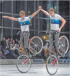  ?? FOTO: HUBERT DANDL ?? Michael und Matthias Quecke steigerten sich im zweiten Durchgang und gewannen so das erste Junior-Masters in Erlenbach.