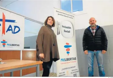  ?? EL DÍA ?? Eva Contador y Eduardo García en la renovación del convenio entre el Ayuntamien­to y Proliberta­s.