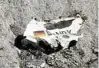  ??  ?? Ein Trümmertei­l der Germanwing­s-Maschine A an der Absturzste­lle in den französisc­hen Alpen. Foto: dpa/ Nogier