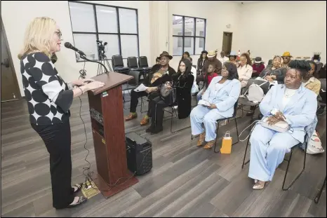  ?? PHOTO COURTESY OF LOS ANGELES COUNTY/DIANDRA JAY ?? Los Angeles County Supervisor Kathryn Barger (left) speaks Monday at the Antelope Valley Senior Center during a plaque dedication ceremony for Annie Margaret Bell, a volunteer at the center who was murdered in June 2015, about a month after she was honored on Older Americans Recognitio­n Day for her 17 years of volunteer work at the senior center.