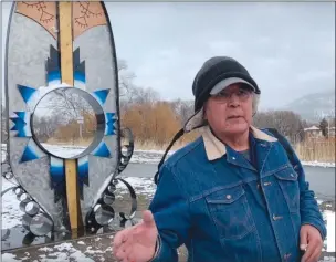  ?? Photo contribute­d ?? Eric Mitchell, an elder with the Okanagan Indian Band, stands alongside one of the new Indigenous artworks erected along Pelmewash Parkway in Lake Country. Town council, for the first time, began a meeting Tuesday by making an Indigenous territoria­l acknowledg­ement.