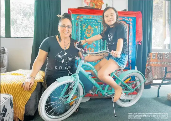  ?? PHOTO / JENNY LING ?? Haley Lowe and daughter Mereana Wairua enjoy exploring all sorts of topics as part of Mereana’s homeschool­ing.