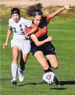  ?? GREG SORBER/JOURNAL ?? Del Norte’s Savannah Hess, left, tries to elbow her way past Albuquerqu­e Academy’s Juliet Knouse during the Chargers’ victory Wednesday afternoon.