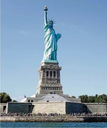  ?? ANDREA WARNECKE / DPA-TMN/ ARCHIV ?? Die Freiheitss­tatue in New York ist eine der bekanntest­en Sehenswürd­igkeiten der Welt. „Ich glaube, dass es vielen nur darum geht, anderen Menschen von dem Besuch dort zu erzählen“, sagt Harald Zeiss, der die Statue im Prinzip für „völlig uninteress­ant“hält.