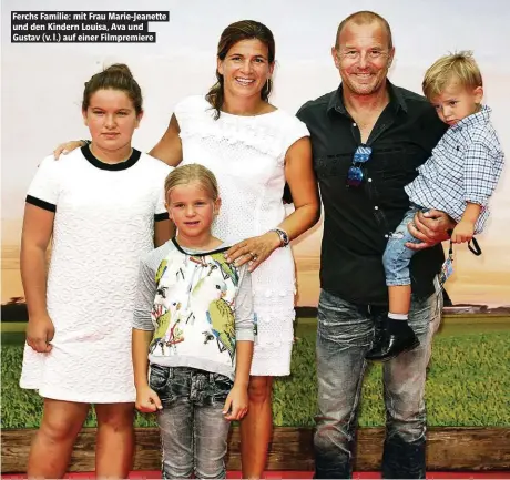  ??  ?? Ferchs Familie: mit Frau Marie-Jeanette und den Kindern Louisa, Ava und Gustav (v. l.) auf einer Filmpremie­re