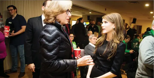  ?? ASHLEY FRaSER ?? Former Tory MPP Amanda Simard, right, voted against her government’s fall economic statement because it contained cuts to francophon­e institutio­ns,