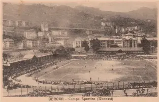  ??  ?? Il tempio del calcioIl 1° gennaio 1933 il «Genova 1893» intitola lo stadio di Marassi (infoto, una cartolina degli anni 20) a Luigi Ferraris, già capitano del club più antico d’Italia e caduto nella Grande guerra