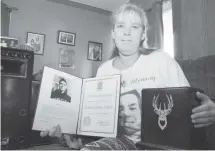  ?? AARON BESWICK/SALTWIRE NETWORK ?? Donna Nugent holds her son Michael Collier’s ashes and a certificat­e of appreciate for the organs he gave so others would benefit from his death.