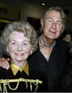  ??  ?? ‘SHE’S AMAZING’: Joel Schumacher and Bernie Guerin at the premiere of ‘Veronica Guerin’ in Dublin. Picture: Jim O’Kelly