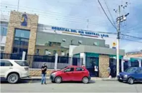  ??  ?? SALUD. El personal médico pide contratos tal como lo reza la Ley Humanitari­a.