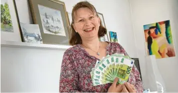  ?? Foto: Christian Rudnik ?? Wilma Wittmann aus Landsberg gewinnt beim Bilderräts­el unserer Zeitung 1000 Euro.