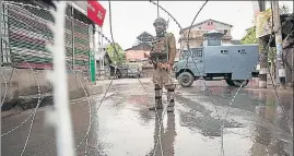  ?? WASEEM ANDRABI/ HT ?? ■ Paramilita­ry soldier stands guard during restrictio­ns in downtown area of Srinagar on Tuesday.