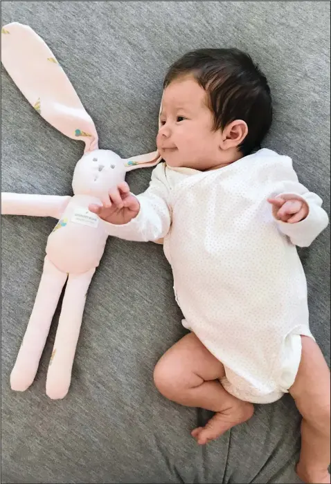  ?? Newborn Stella Warren recently received a keyhole surgery, which is less invasive and leaves less scarring than traditiona­l open surgery, to have her diaphragm repaired. ??