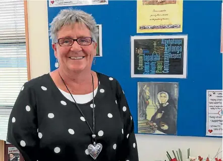  ??  ?? Wainuiomat­a’s St Claudine Thevenet School prinicpal Sue Jury shows off what she loves about the Hutt by taking visitors for a walk along Petone Beach and for a spot of shopping in Jackson St.