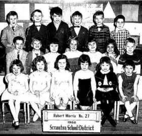  ?? Gina Frattali Sherman ?? Bob Casey Jr., third from the left top row, in his first grade school photo.