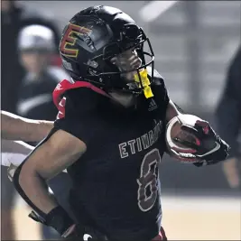  ?? PHOTO BY MILKA SOKO ?? Saipeti Maiava and No. 3Etiwanda will face Serra in the semifinals of the CIF Southern Section Division 3playoffs on Friday night. Etiwanda beat Loyola last week 28-21.