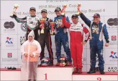  ??  ?? Freddy (second right) celebrates his podium finish with other winners during the prize presentati­on.