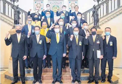  ?? PHOTO COURTESY OF GOVERNMENT HOUSE ?? Gen Prayut (front row, third left) with representa­tives of the private sector after a meeting on economic recovery from the pandemic.