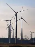  ?? FOTO: S. AREND / FUNKE FOTO SERVICES ?? An Großprojek­ten wie neuen Windparks scheiden sich oft die Geister.