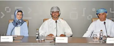  ?? (Muscat Daily) ?? Aadil al Saadi (centre) speaks at the press conference on Tuesday