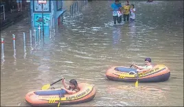  ?? PRATIK CHORGE/HT ?? ■ Locals use rafts in a waterlogge­d street in Parel, Mumbai on Saturday.