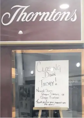  ??  ?? Sad day A note on the door of the East Kilbride store marks the end of Thorntons