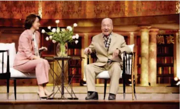  ??  ?? February 19, 2017: Dong (left) talks with 96-year- old translator Xu Yuanchong in the first episode of Readers. Xu has long been a household name in China because of his translatio­ns between Chinese, English, and French. IC