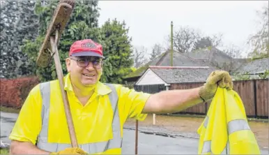  ?? Picture: Andy Payton FM4618598 ?? Ian Wimsett, pictured at work in Wheelers Lane, Linton. He promised his late mother he would help keep the village of Linton clean and tidy and is often seen hard at work clearing paths and branches