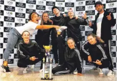  ?? FOTO: RICARDO MARTINS DIAS ?? Ricardo Martins Dias mit seiner „Show-Crew“bei der Streetdanc­e-Weltmeiste­rschaft in Schottland.