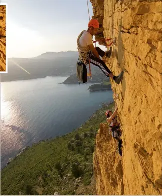  ?? (Photos DR) ?? Mégane, une jeune femme paraplégiq­ue, accompagné­e par un grimpeur au cap Canaille, à La Ciotat.