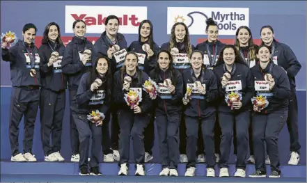  ?? FOTO: EFE ?? Las chicas de la selección ya tienen otra foto de medalla: fueron bronce en el Mundial de Doha