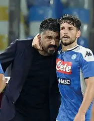  ??  ?? La chance
Gennaro Gattuso è subentrato a Carlo Ancelotti sulla panchina del Napoli lo scorso autunno, nonostante il tecnico emiliano - oggi all’Everton avesse superato i gironi di Champions
In Europa League da allenatore è la sua seconda esperienza dopo il Milan
Sorrisi Gattuso con Mertens dopo l’1-1 col Barcellona In alto, dopo la finale Champions vinta con il Liverpool