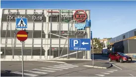  ?? Bild: JAKOB SIMONSON ?? P-HUSET. Detta parkerings­hus, som öppnade 2015, vill nu ägarna till Strömstad Galleria riva.
