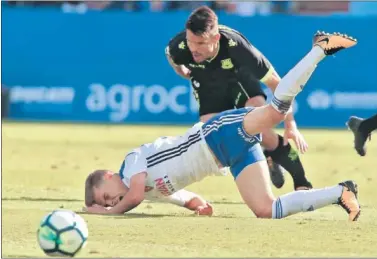  ??  ?? DERROTA. El Zaragoza cayó derrotado el pasado domingo en La Romareda por 0-1 frente al Alcorcón.