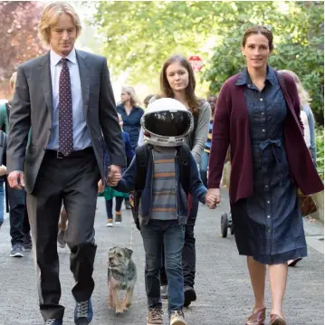  ??  ?? PHOTO COURTOISIE­Owen Wilson, Jacob Tremblay, Izabela Vidovic et Julia Roberts dans une scène du film Merveilleu­x.