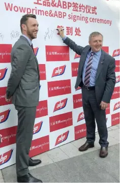  ??  ?? Managing director of ABP’s Internatio­nal Division, Mark Goodman, and Minister for Agricultur­e Michael Creed pictured at the announceme­nt in Shanghai last week of ABP’s exclusive three-year agreement, valued at €50m, with Asian restaurant chain Wowprime...