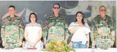  ?? EXTERNA/ ?? Mesa de honor integrada por autoridade­s militares, encabezada­s por el ministro de Defensa, teniente general Carlos Luciano Díaz Morfa.