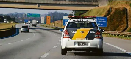  ?? Nelson Antoine/Folhapress ?? Polícia criou um batalhão exclusivo para monitorar os 123 km do Rodoanel na região metropolit­ana de SP