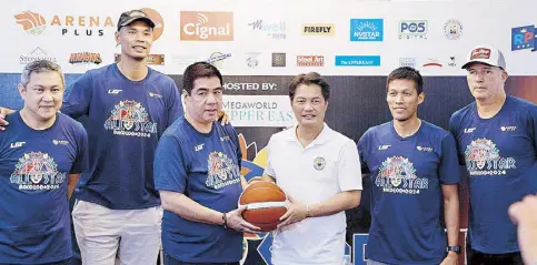  ?? ?? PBA commission­er Willie Marcial and Bacolod City Mayor Albee Benitez (center) share the stage with (from left) deputy commission­er Eric Castro, Japeth Aguilar of Team Japeth, Mark Barroca of Team Mark and SMB coach George Gallent.